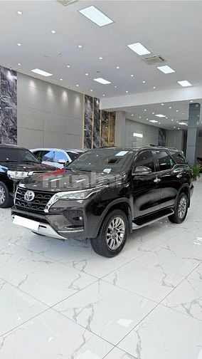 Bán Toyota Fortuner 2 cầu máy xăng, sản xuất 2021, lăn bánh 3 vạn Km.