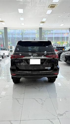 Bán Toyota Fortuner 2 cầu máy xăng, sản xuất 2021, lăn bánh 3 vạn Km.