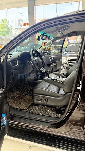 Bán Toyota Fortuner 2 cầu máy xăng, sản xuất 2021, lăn bánh 3 vạn Km.