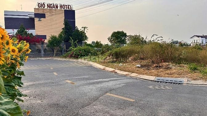 chính chủ bán đất thổ cư thị trấn 2 mặt tiền đường nhựa chợ việt kiều