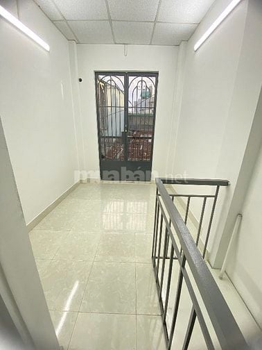 Bán nhà nhỏ sổ Hồng riêng ko huy hoạch 