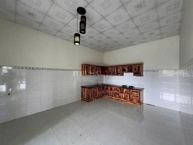 Nhà cấp 4 view kênh cực kỳ rộng rãi, 300m2, SHR, Giá chỉ 1 TỶ 150