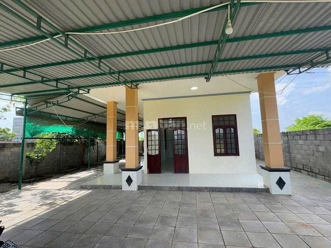 Nhà cấp 4 view kênh cực kỳ rộng rãi, 300m2, SHR, Giá chỉ 1 TỶ 150