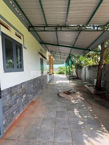 Nhà cấp 4 view kênh cực kỳ rộng rãi, 300m2, SHR, Giá chỉ 1 TỶ 150