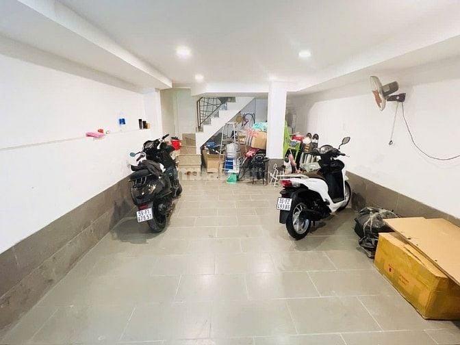 CHỦ HẠ 1 TỶ CHÀO GIÁ 3.8 Tỷ Nhà HOÀNG HOA THÁM, TÂN BÌNH NGAY CHỢ
