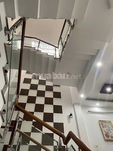 Nhà Nguyễn Trãi cách trường Đại Học Sài Gòn 5p chạy xe| Nhà 3 lầu  shr