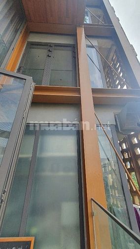 Bán nhà mặt phố Lạc Long Quân, view Lotte, 269m2, MT 9.8m, 79.5 tỷ