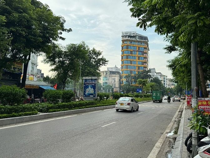 Bán nhà mặt phố Lạc Long Quân, view Lotte, 269m2, MT 9.8m, 79.5 tỷ