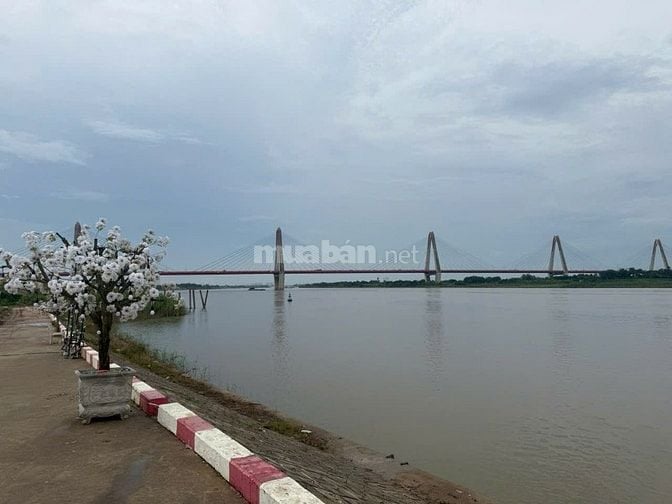 Bán mảnh đất kẹt, mặt sông, mặt bờ kè, đẹp tuyệt vời, xóm 4 Hải Bối