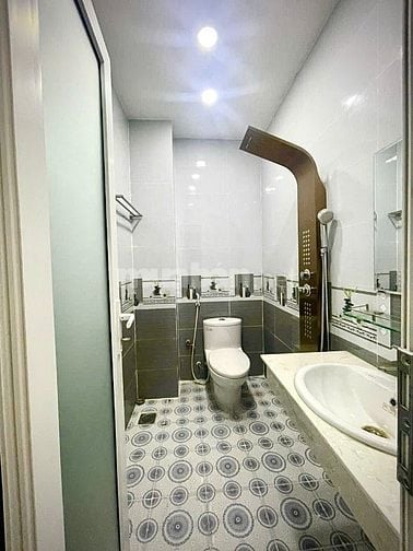 Hàng hiếm tại Hoàng Bật Đạt, 8,6 tỷ, 53,2 m2, 5PN + 5WC + 5T.QTB