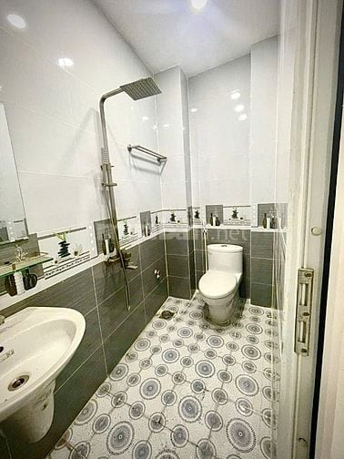 Hàng hiếm tại Hoàng Bật Đạt, 8,6 tỷ, 53,2 m2, 5PN + 5WC + 5T.QTB