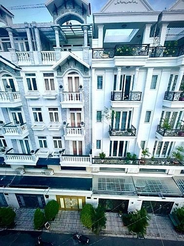 Hàng hiếm tại Hoàng Bật Đạt, 8,6 tỷ, 53,2 m2, 5PN + 5WC + 5T.QTB