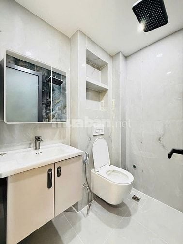 Đi nước ngoài định cư bán gấp nhà ở đường Phan Xích Long, phường 1, qu