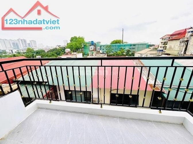 Nhà đẹp có gara ô tô, an ninh, an sinh đỉnh