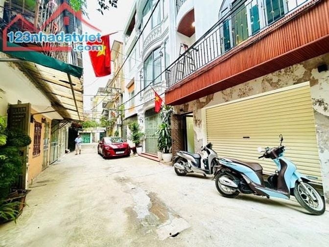 Nhà đẹp có gara ô tô, an ninh, an sinh đỉnh