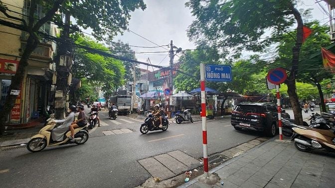 Bán nhà mặt phố, ngã 3 Hồng Mai-Bùi Ngọc Dương, P.Hai Bà Trưng,Hà Nội