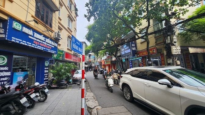 Bán nhà mặt phố, ngã 3 Hồng Mai-Bùi Ngọc Dương, P.Hai Bà Trưng,Hà Nội