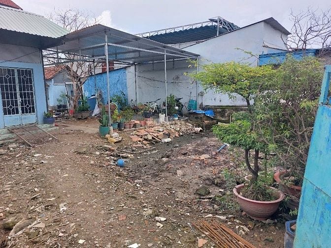 Gia đình cần bán gấp gần chợ gần trường 