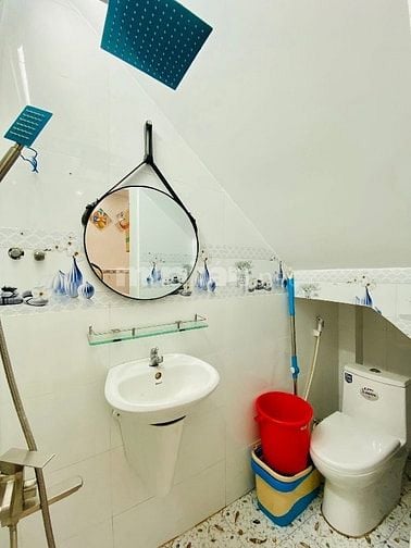 KẸT TIỀN BÁN GẤP MUA BÀN GIAO NHÀ NGAY Đ NGUYỄN VĂN NGUYỄN, QUẬN 1