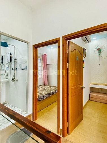 KẸT TIỀN BÁN GẤP MUA BÀN GIAO NHÀ NGAY Đ NGUYỄN VĂN NGUYỄN, QUẬN 1