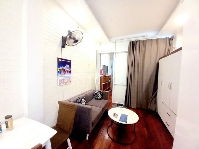 Cho thuê căn studio tầng 3, sử dụng 50m2, view Hồ Tây, phố Trích Sài