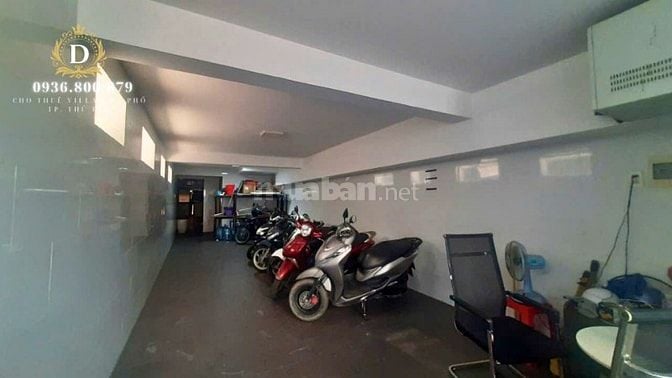 Cho thuê tòa nhà góc 2 mặt tiền,hầm 4 sàn trống, thang máy,có bãi xe 