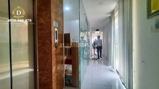 Cho thuê tòa nhà góc 2 mặt tiền,hầm 4 sàn trống, thang máy,có bãi xe 