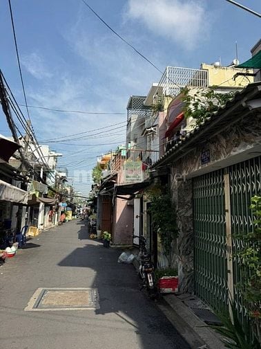Bán gấp nhà sổ hồng riêng biệt,hẻm 95 Lê Văn Lương Q7.Ngay trường học 
