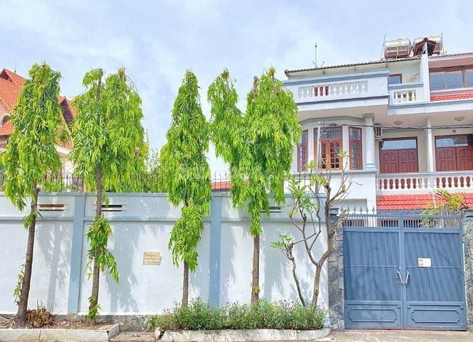 Cho thuê biệt thự Nguyễn Ư Dĩ P.Thảo Điền Q.2 _Diện tích: 20mx35m