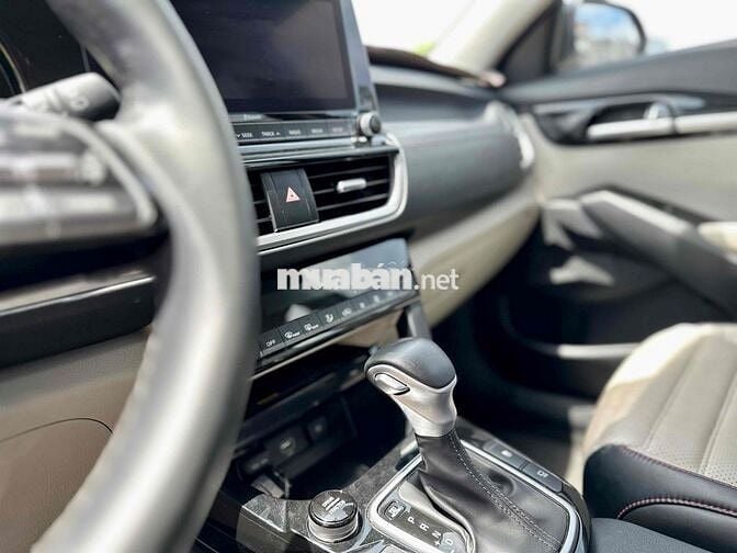 Kia Seltos 2022 Premium 1.4 AT - 35000 km