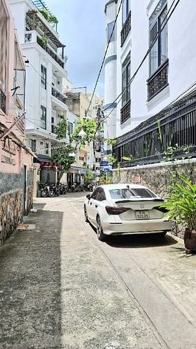 Hẻm xe hơi Nguyễn Hiền,4Tầng,Khu Dân Trí,Cạnh Siêu thị,Trường Học 