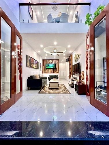 NHÀ BỒ ĐỀ SANG ĐẸP 6 TẦNG. 3 NGỦ. Ở SƯỚNG HƠN 8 TỶ