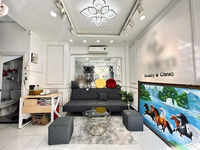 Cần bán gấp căn Trần Văn Đang, p9, quận 3 giá 3tỷ400tr hẻm xe hơi đi