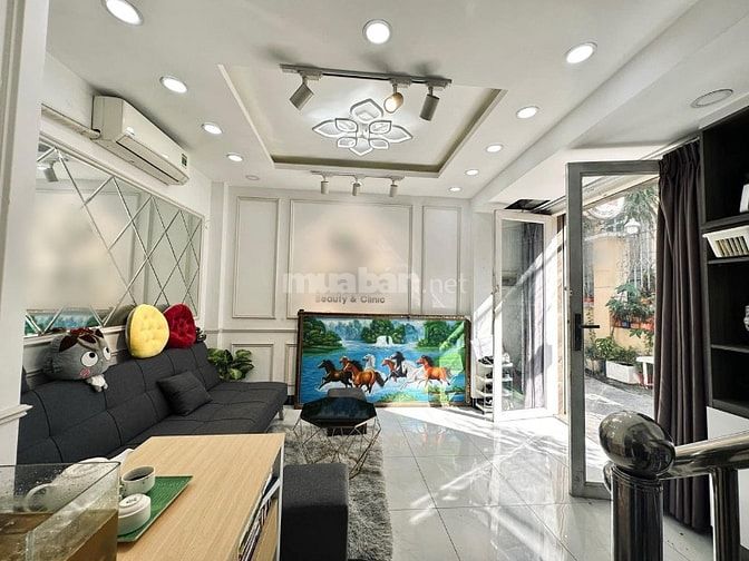 Cần bán gấp căn Trần Văn Đang, p9, quận 3 giá 3tỷ400tr hẻm xe hơi đi