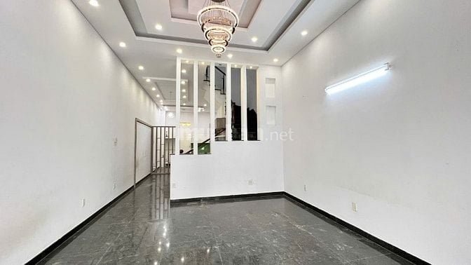 - Nhà cách MT Lê Văn Lương 50m, 4 tầng, đường trãi nhựa 9m