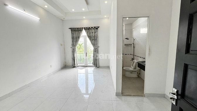 - Nhà cách MT Lê Văn Lương 50m, 4 tầng, đường trãi nhựa 9m