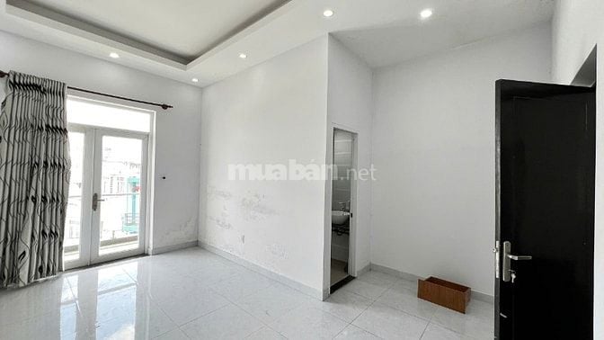 - Nhà cách MT Lê Văn Lương 50m, 4 tầng, đường trãi nhựa 9m