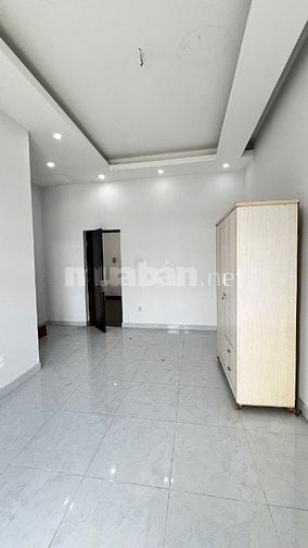 - Nhà cách MT Lê Văn Lương 50m, 4 tầng, đường trãi nhựa 9m
