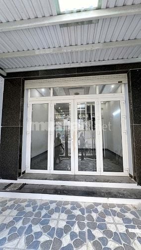- Nhà cách MT Lê Văn Lương 50m, 4 tầng, đường trãi nhựa 9m