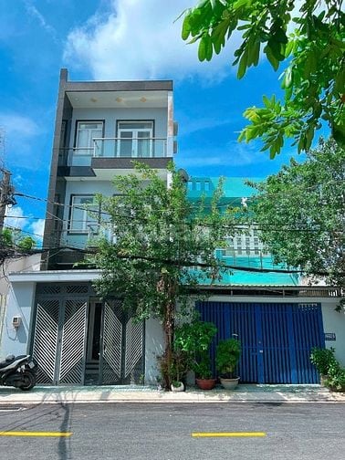 - Nhà cách MT Lê Văn Lương 50m, 4 tầng, đường trãi nhựa 9m