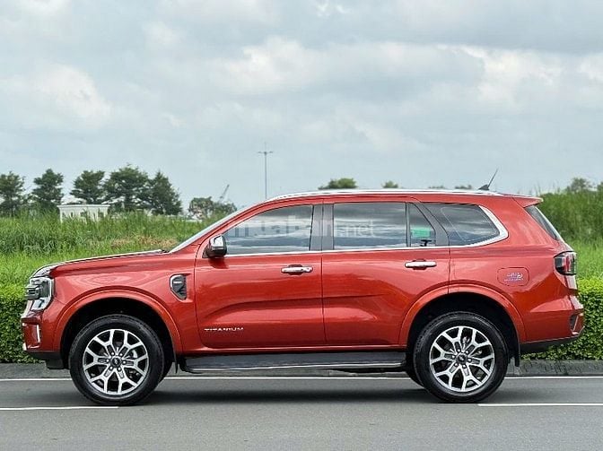  Ford Everest 2.0Diesel 4*2 " Titanium "  • Odo : 30.000 kilomet 