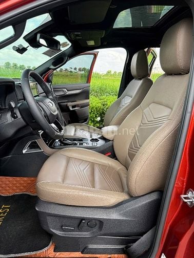  Ford Everest 2.0Diesel 4*2 " Titanium "  • Odo : 30.000 kilomet 