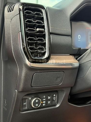  Ford Everest 2.0Diesel 4*2 " Titanium "  • Odo : 30.000 kilomet 