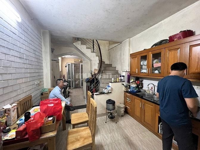 Nhà 5T phố Vân Hồ cách ôtô 30m, gần phố + công viên Thống Nhất 