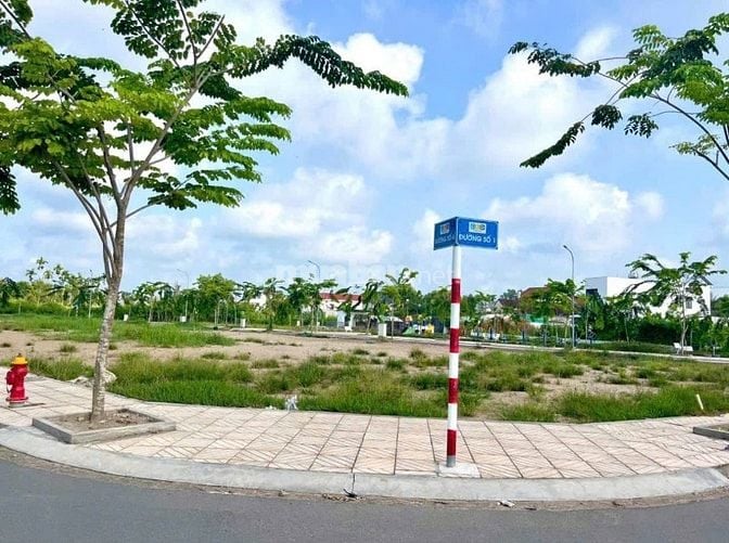 Cần bán nhanh lô 100m-990Triệu sổ sẵn ngay đường Đại Lộ Sân Bay LT