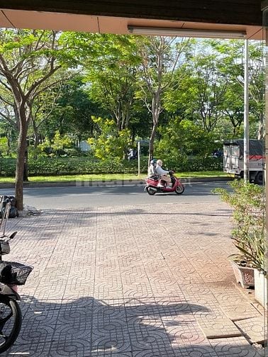 2 mặt tiền, nở hậu, DTSD 450m2, gần Métro Thảo Điền, đường Song Hành 