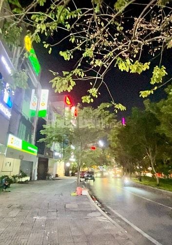2 mặt tiền, nở hậu, DTSD 450m2, gần Métro Thảo Điền, đường Song Hành 