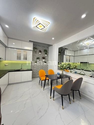 Nhà Đẹp Phố Lương Sử C, Đống Đa 40m, 4 tầng, mt 3.7m, giá 9.65 tỷ.