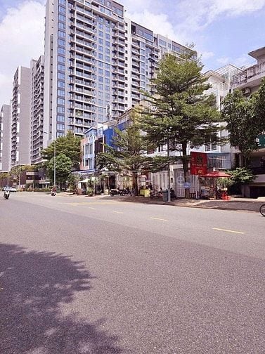 Bán nhà Tạ Hiện, 1 hầm 3 lầu, 140m2, thu nhập tốt – giá 54 tỷ
