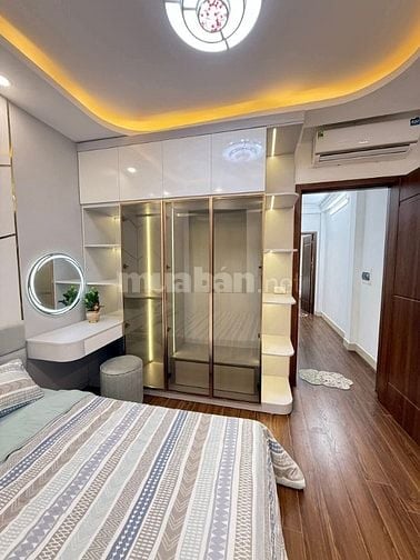 Nhà Đẹp Phố Lương Sử C, Đống Đa 40m, 4 tầng, mt 3.7m, giá 9.65 tỷ.